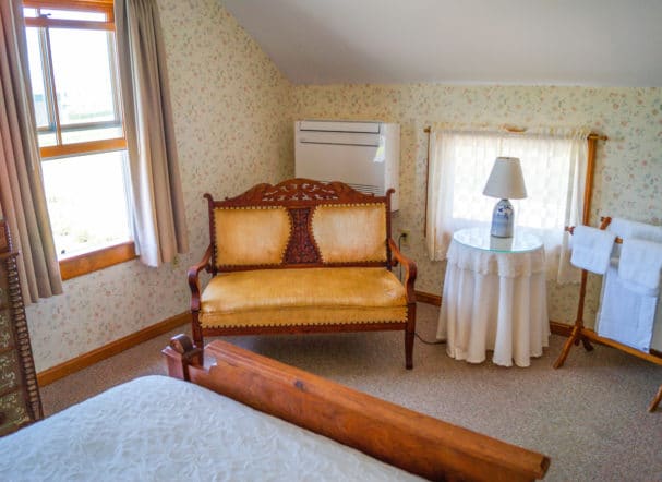 Room 6 Queen Bed