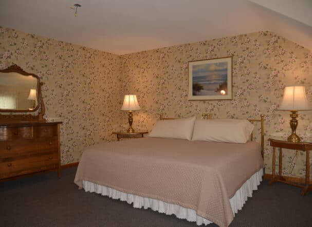 R7 King Bed